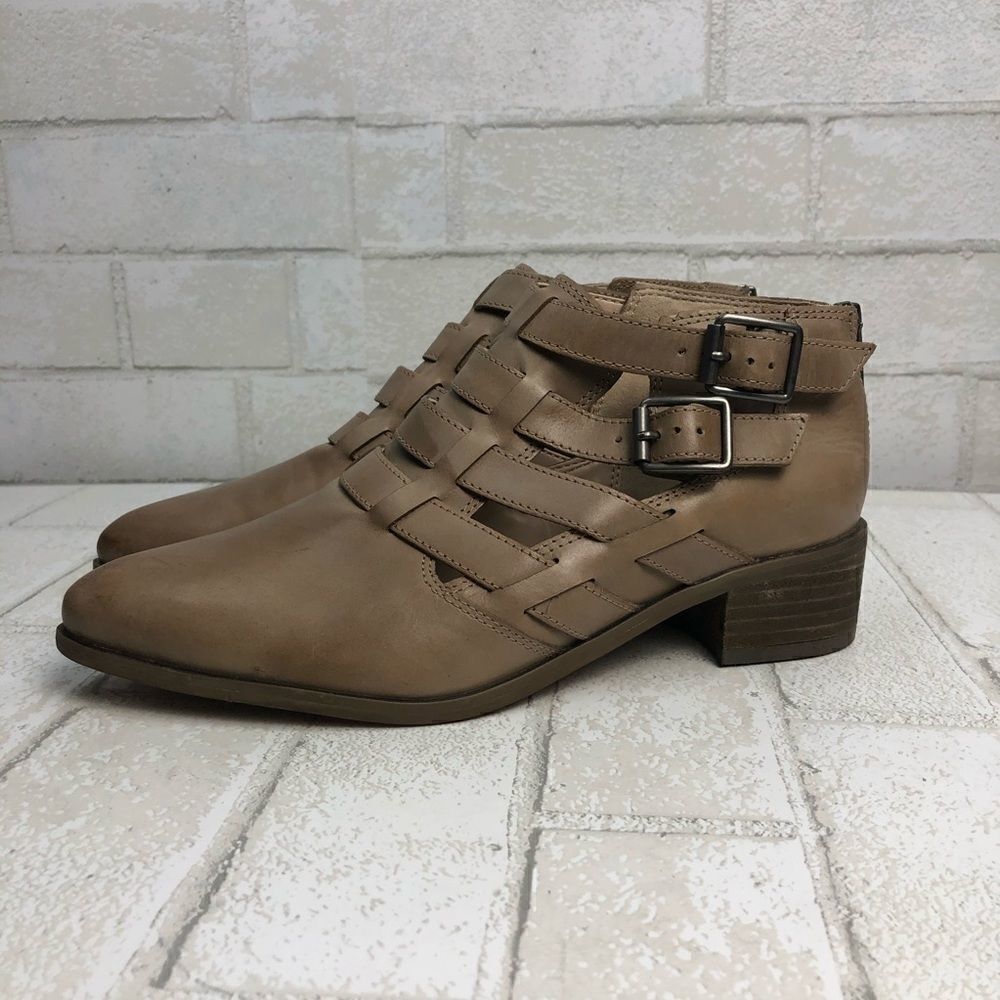 Clark’s Narrative Ankle Booties Tan Beige 7